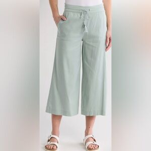 Travis Matthew Womens Wide leg. Capri Size XL NWT